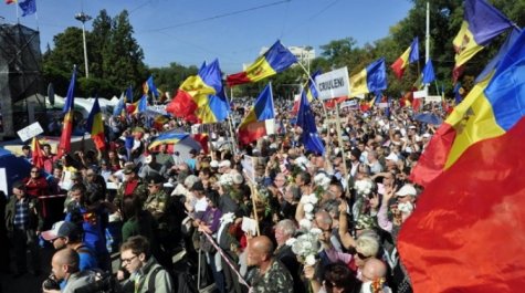 В Молдове митингующие для защиты от провокаций создали "Народную гвардию"