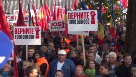 В Кишиневе тысячи людей вышли на акцию протеста