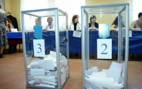 Во Львове во втором туре выборов за кресло мэра будут бороться Садовый и Кошулинский
