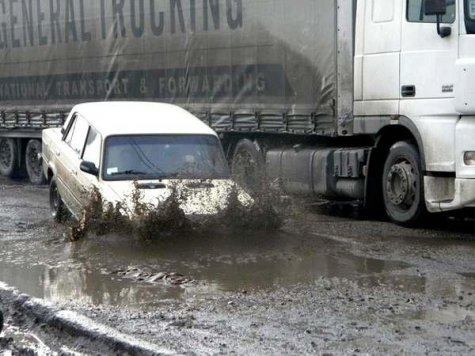 В Украине запретили движение тяжелых грузовиков по автодорогам местного значения