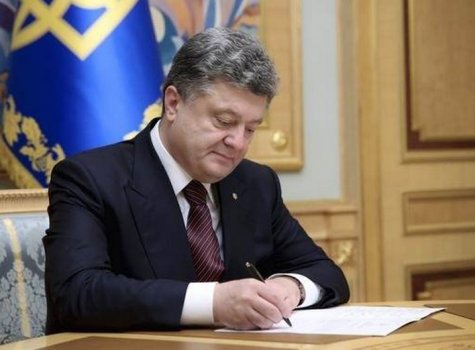 Порошенко рассмотрит петицию по референдуму о вступлении Украины в НАТО