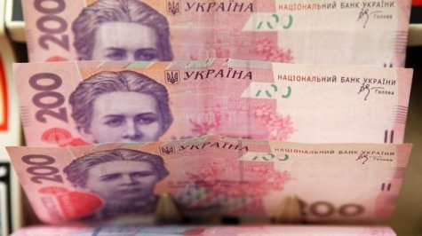 НБУ опустил официальный курс гривны ниже 24 за доллар