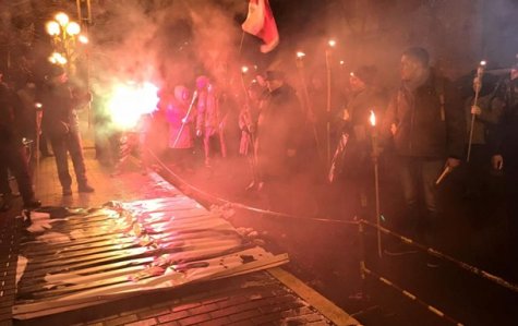 В Киеве состоялось факельное шествие