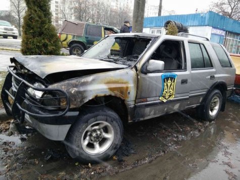 В Харькове неизвестные сожгли три джипа "Айдара"