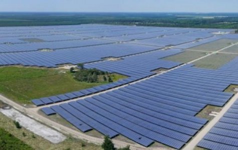 Франция запустила крупнейшую в Европе солнечную электростанцию