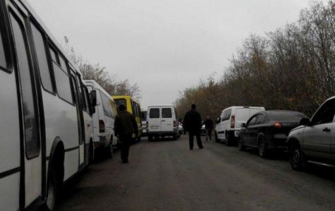 На Донбассе тысяча авто стоят в очередях на пунктах пропуска
