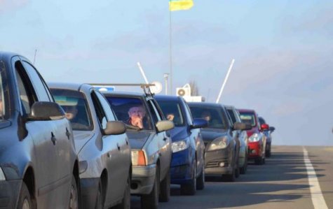 На Донбассе более 1,5 тыс. автомобилей застряли в очередях на пунктах пропуска