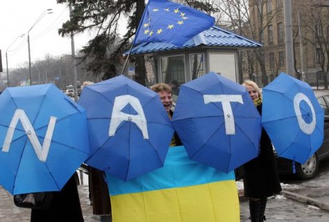 НАТО может пригласить Украину на саммит в Варшаве