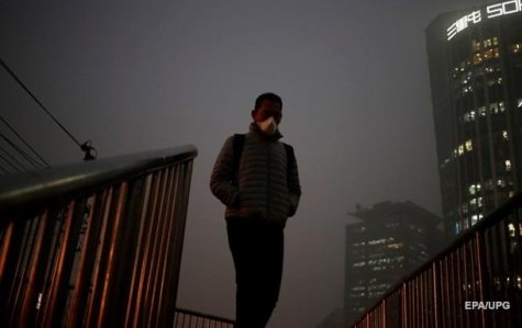 В Пекине вновь объявлен красный уровень тревоги из-за смога