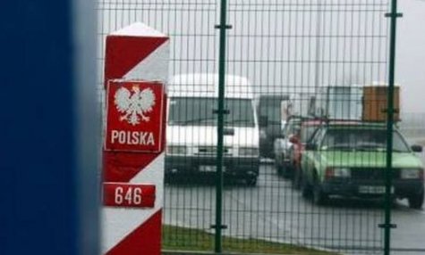 В очередях на границе с Польшей застряли почти 600 автомобилей