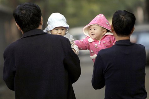 Китайцам официально разрешили иметь двоих детей