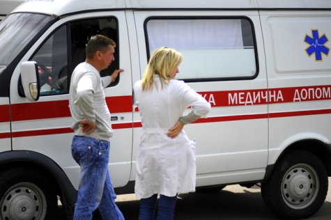 В Киеве подожгли два автомобиля скорой помощи