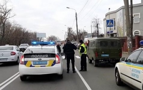 В Киеве полиция с помощью оружия задержала пьяную женщину-водителя