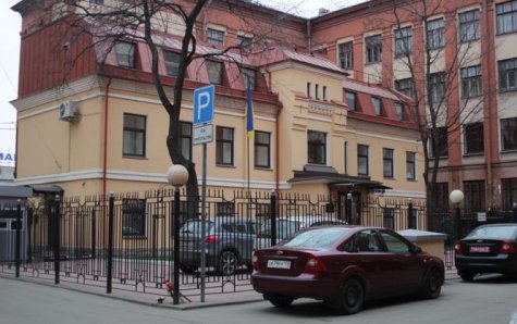 В Санкт-Петербурге автомобиль украинского консульства на тротуаре смертельно травмировал женщину - СМИ