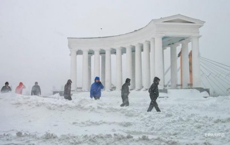 В Одесской и Николаевской областях к уборке снега привлекли военных