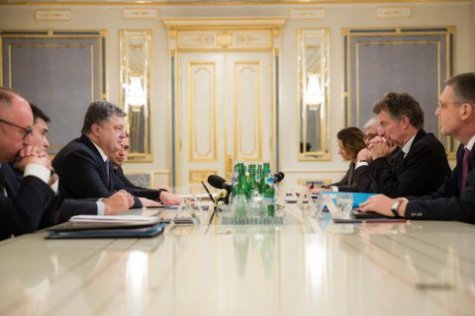 Посланцы Меркель и Олланда встретились с Порошенко