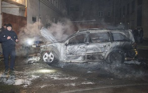 В Ужгороде неизвестные сожгли автомобиль экс-главы облсовета