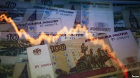 Рублю предрекли падение еще на 15%