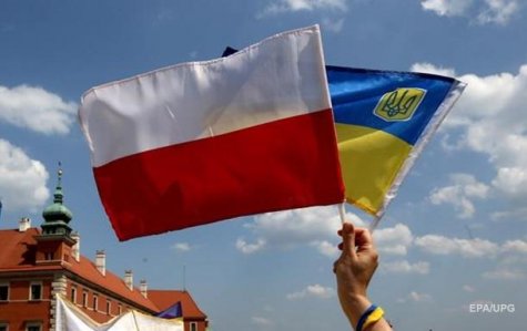 Миллиону украинцев в Польше могут выдать вид на жительство
