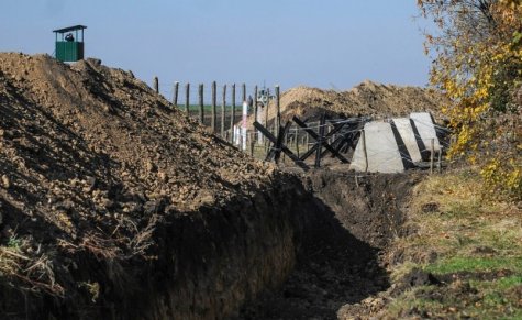 На границе с РФ Украина оборудовала 230 километров противотанковых рвов