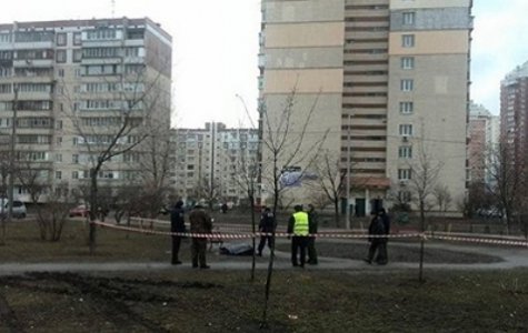 В Киеве прямо на улице застрелился пенсионер