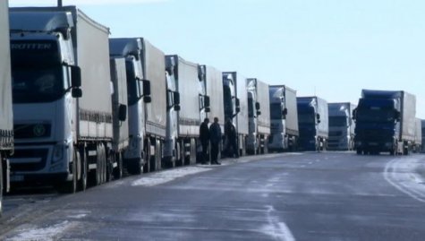 Кабмин приостановил транзит грузовых автомобилей РФ через территорию Украины