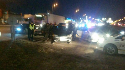 В Киеве водитель пытался переехать патрульного