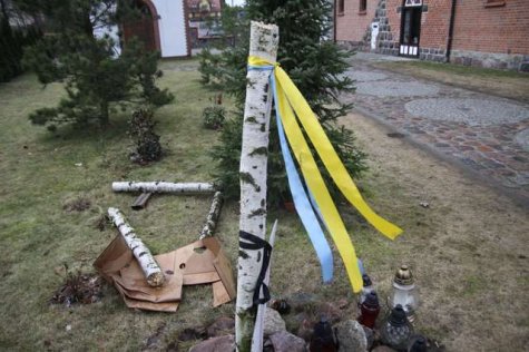 В Польше вандалы уничтожили памятный крест Героям Майдана