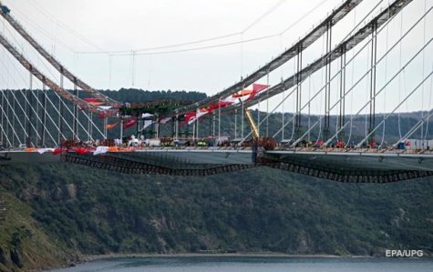 В Стамбуле построили еще один мост через Босфор