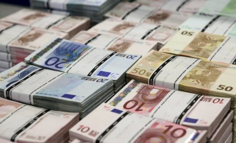 В феврале евро стало худшей валютой мира - Bloomberg