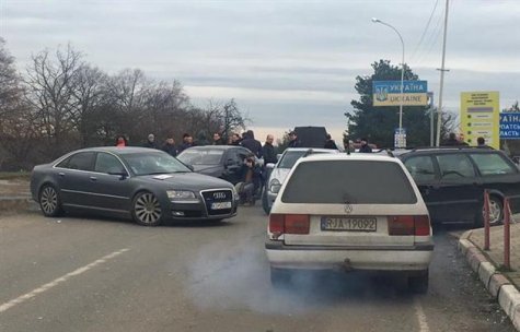 На Закарпатье водители продолжают блокировать движение на границе