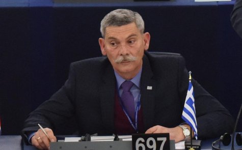 Депутата Европарламента от Греции выгнали с заседания за расистские высказывания