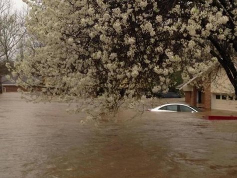 Юг США пострадал от наводнений после мощных гроз