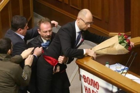 Депутат Барна, вынесший Яценюка с трибуны Рады, вернулся во фракцию БПП