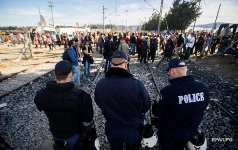 В греческом порту подрались полтысячи беженцев