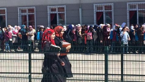 Турция принудительно депортирует сирийских мигрантов - Amnesty International