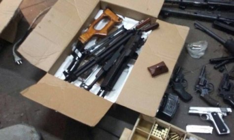 В Киеве на заводе нашли крупный арсенал оружия