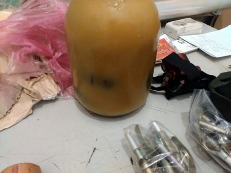 Военнослужащий пытался отправить домой по почте гранаты в банке с медом