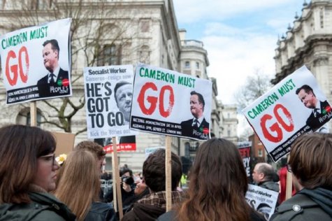Британцы требовали отставки Кэмерона