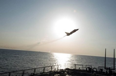 Военные США обнародовали видео полета Су-24 над их эсминцем