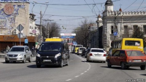 В Крыму владельцам авто с украинскими номерами выносят предупреждения