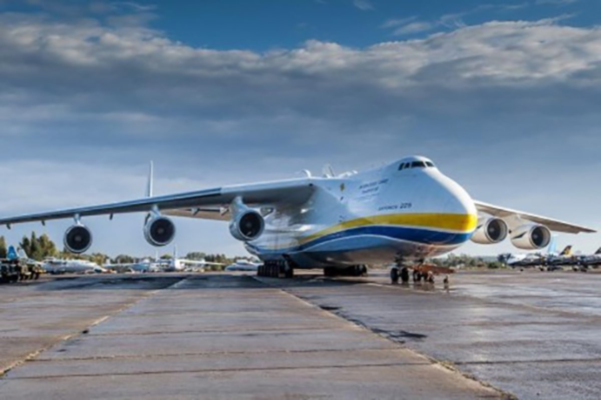 Крупнейший в мире самолет "Мрия" вернулся на родину