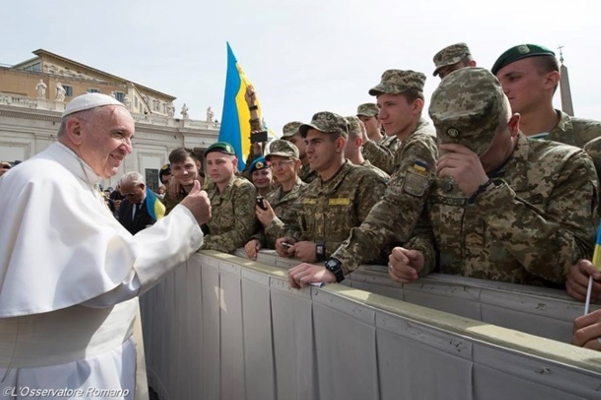 Папа Римский в Ватикане  благословил украинских военных