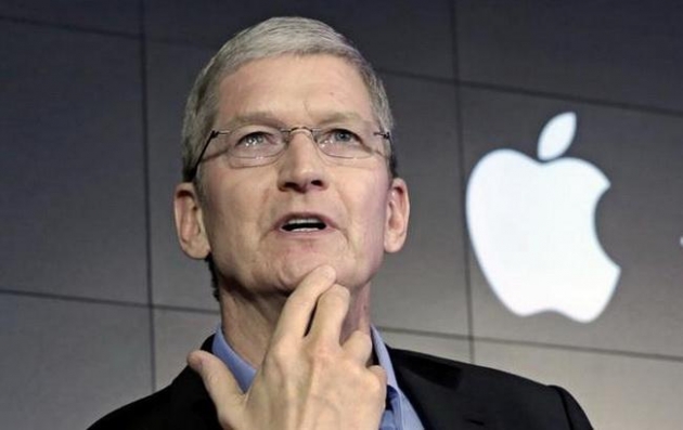 Тим Кук пообещал снижение стоимости iPhone