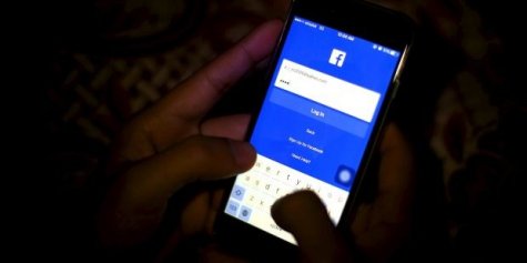В США Facebook обвинили в манипуляции информацией