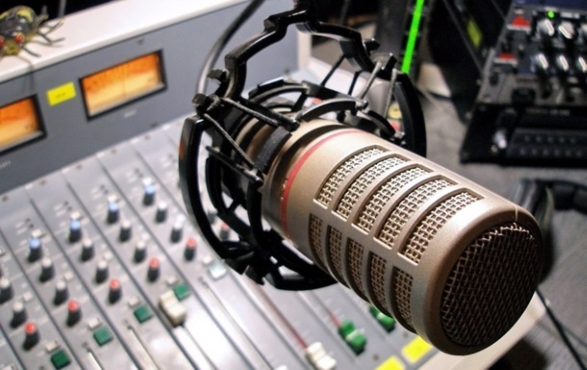 Украинские радиостанции обяжут ставить гимн в эфир