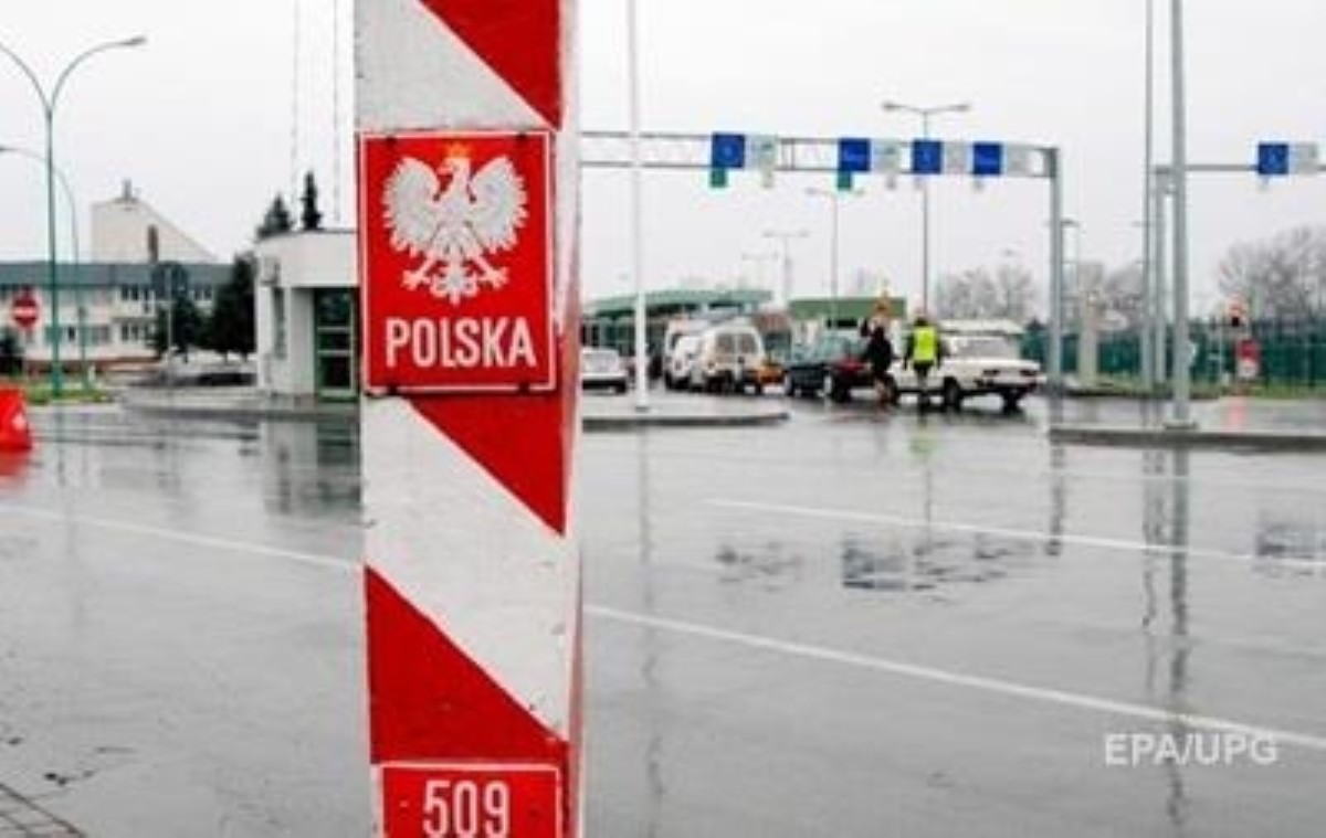 На границе Украины с Польшей граждане заблокировали проезд