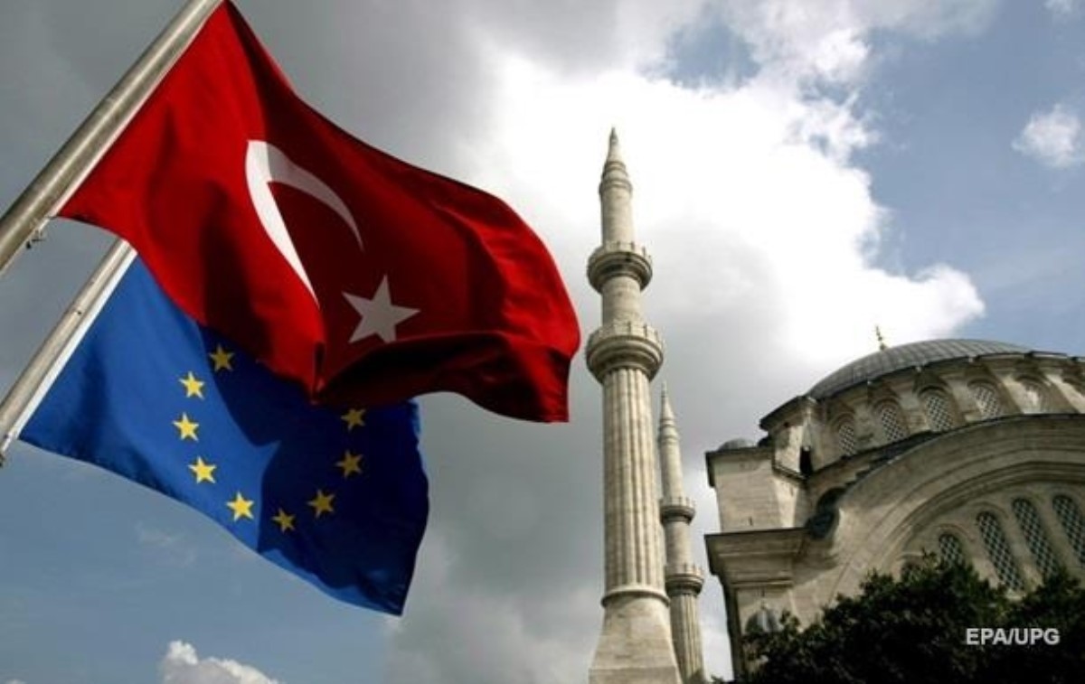 Безвизовый режим для Турции откладывается