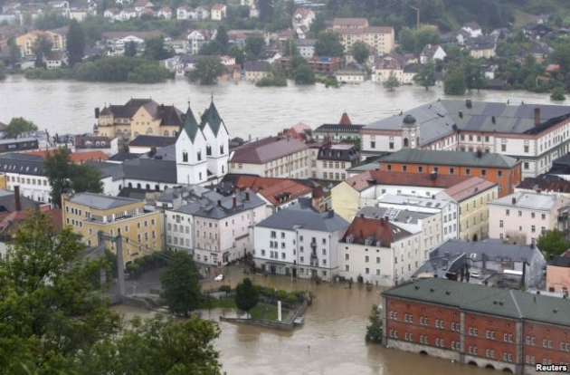 В Баварии в результате наводнения погибли не менее четырех человек
