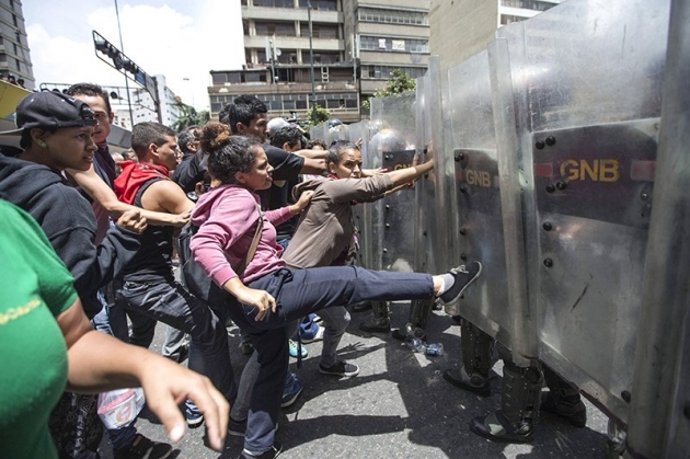 В столице Венесуэлы возникли массовые протесты из-за голода